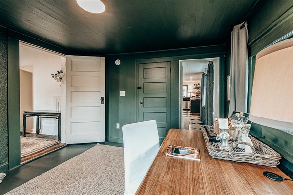 Delightful Downtown Bungalow — photo 7