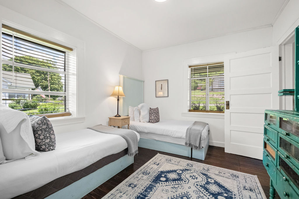 Delightful Downtown Bungalow — Third Bedroom