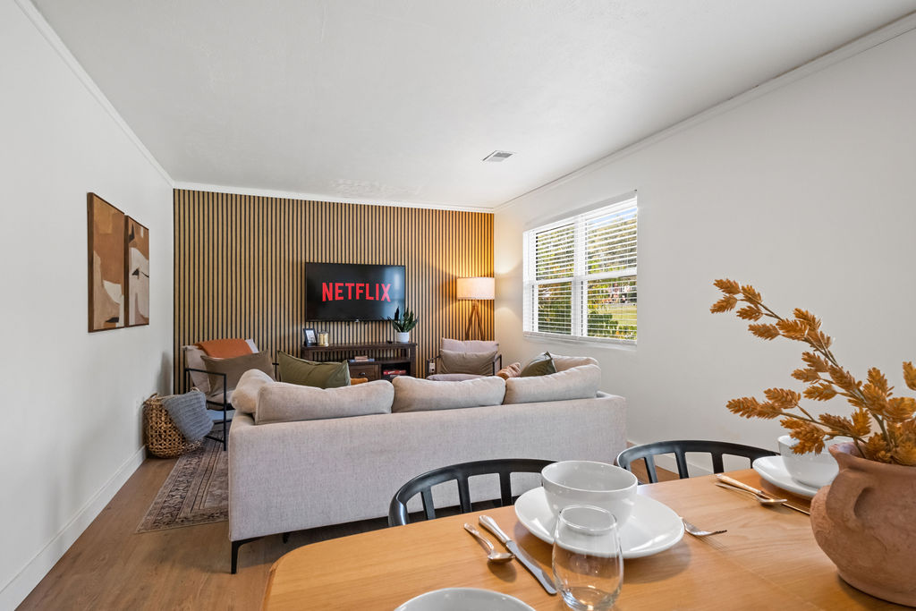 Gorge Getaway living room with slat accent wall, Netflix-ready smart TV, and cozy sectional