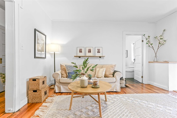 Delightful Downtown Bungalow — photo 3