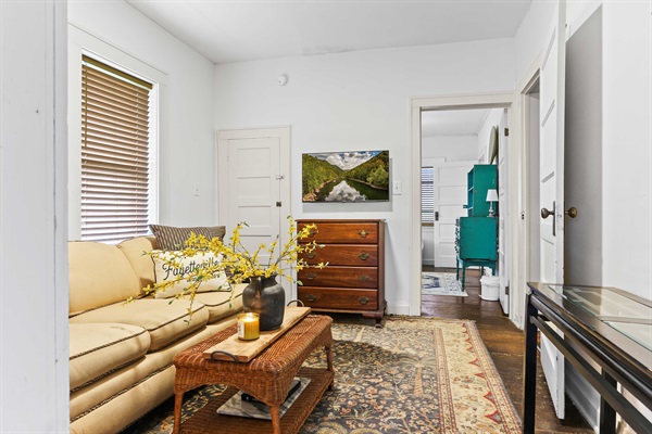 Delightful Downtown Bungalow — photo 4